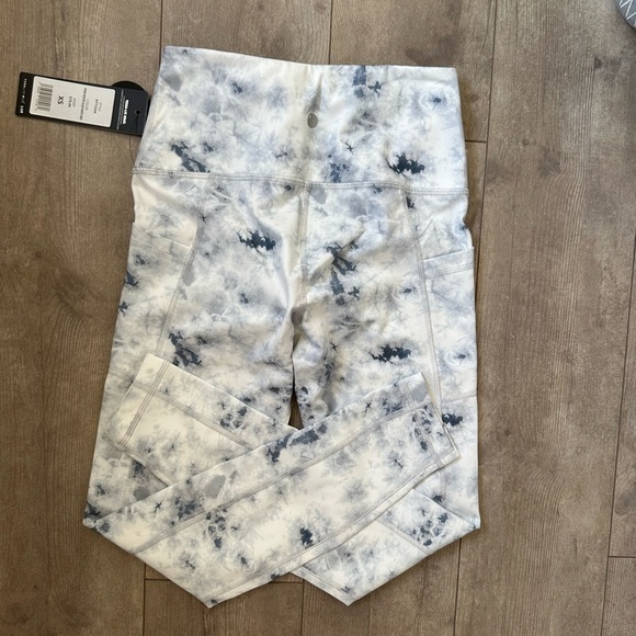 New Yogalicious Women’s Frosted Tie-Dye Lux High Rise Leggings Size XS - Picture 15 of 16
